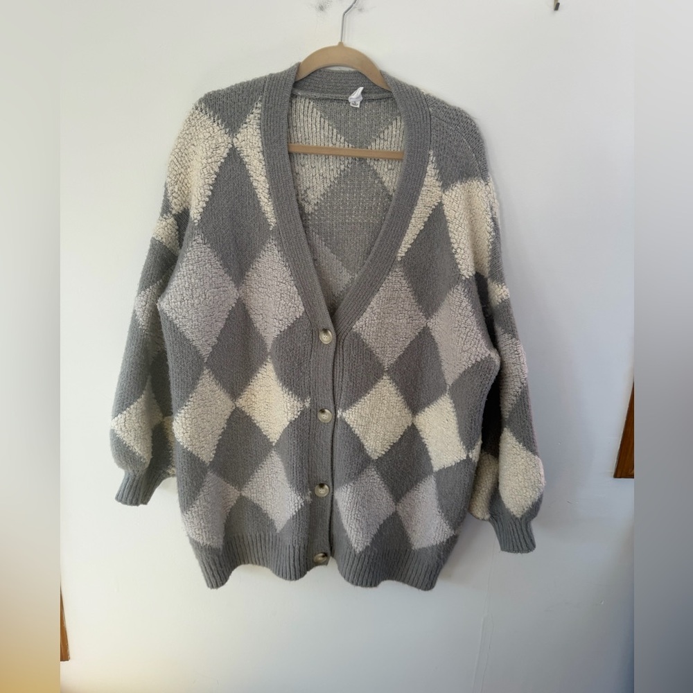 Cozy Gray & Cream Argyle Button Cardigan oversized large